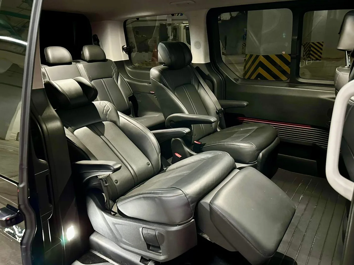 Капитанские кресла в салоне Hyundai Staria LUXE