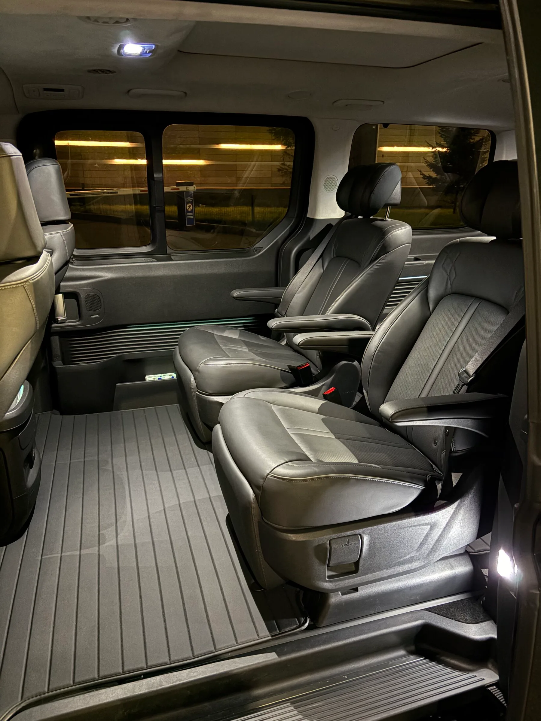 Hyundai Staria LUXE: обзор салона и комплектации